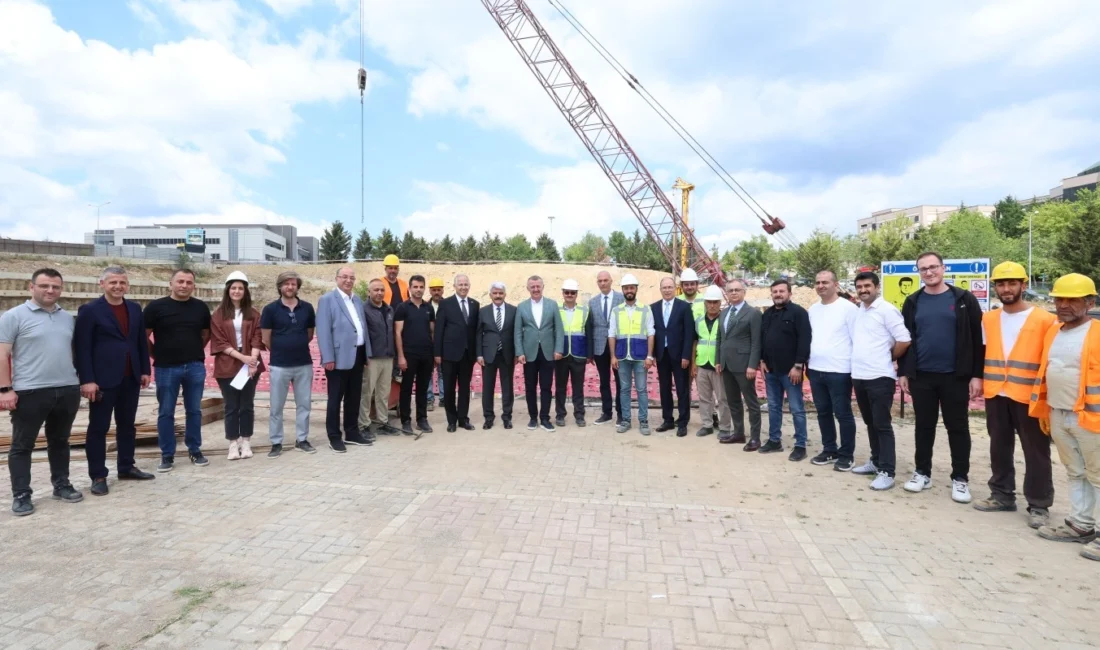 Kocaeli Büyükşehir Belediye Başkanı Doç.Dr.Tahir Büyükakın, Umuttepe Kampüsü’nde devam eden