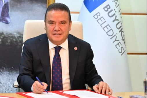 Belediye yönelik yolsuzluk operasyonları kapsamında Adana Büyükşehir Belediye Başkanı Zeydan