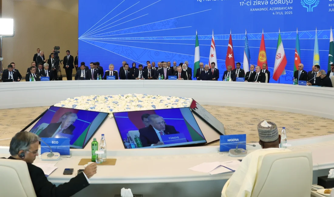 Cumhurbaşkanı Recep Tayyip Erdoğan, Azerbaycan’ın Hankendi şehrinde düzenlenen Ekonomik İşbirliği
