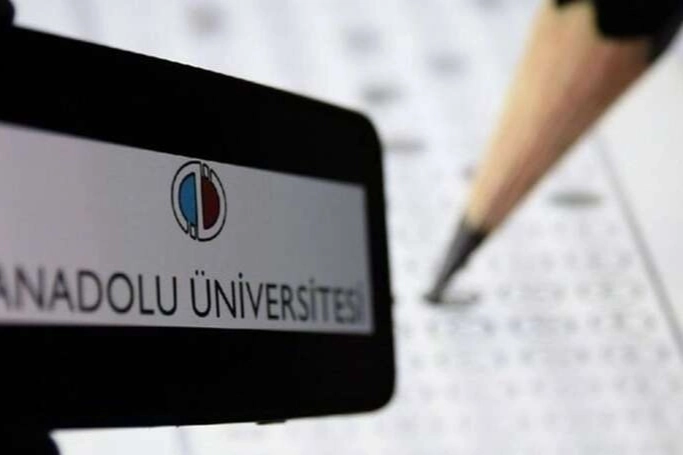 Anadolu Üniversitesi, 2024-2025 Yaz Okulu sınav sonuçlarının erişime açıldığını duyurdu.