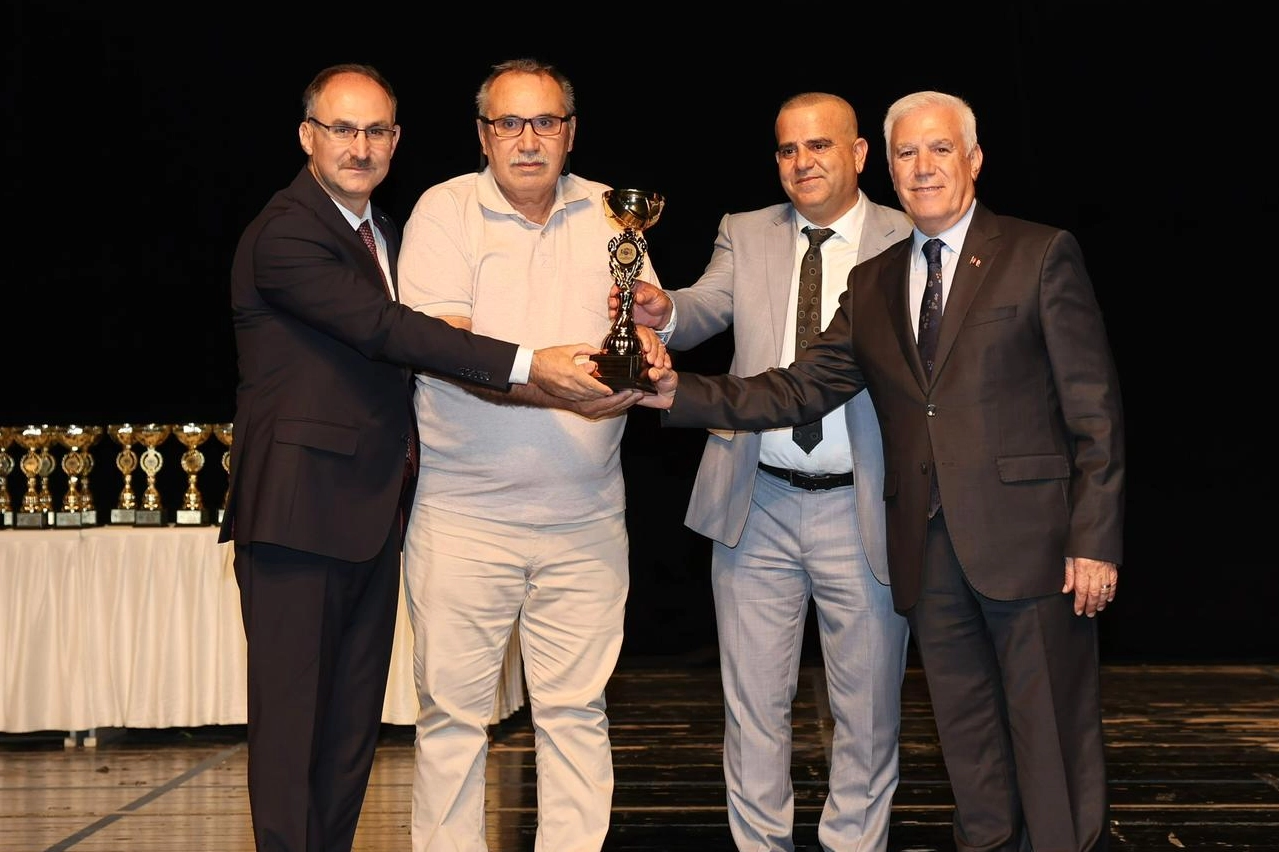 Bursa Amatör Spor Kulüpleri Federasyonu 2024-2025 Futbol Müsabakaları Kupa Töreni’nde