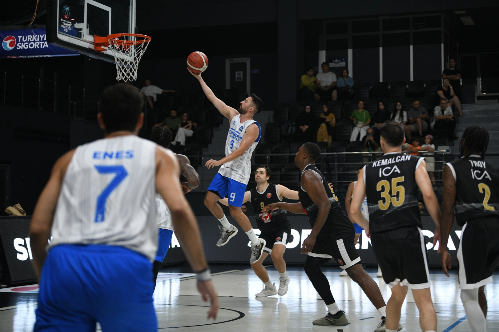 Yaklaşan 2025-2026 sezonu öncesinde hazırlıklarına devam eden Çayırova Belediyesi Basketbol