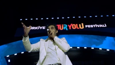 Erzurum Kültür Yolu Festivali’nin altıncı gününde sahne alan ünlü şarkıcı