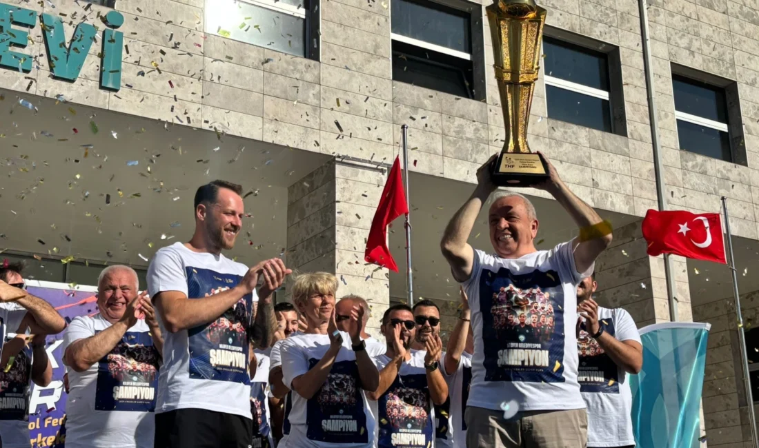 Nilüfer Belediyespor Bursa’ya ilk kez Hentbol Süper Ligi ikinciliği ve