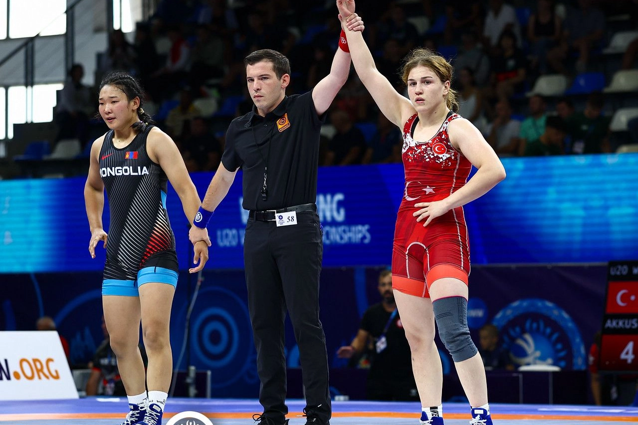 Trabzon Büyükşehir Belediyespor Kulübü sporcusu ve milli güreşçi Beyza Nur