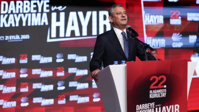 CHP’de tek aday olan Özgür Özel yeniden seçildi Ankara Nazım Hikmet Kültür Merkezi’nde 22. Olağanüstü Kurultayı’nı gerçekleştiren CHP