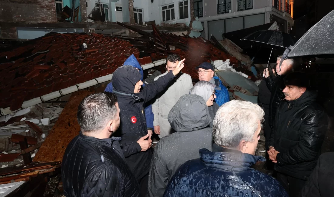 6,1’lik deprem sonrasında Bakan Yerlikaya sahada Balıkesir’in Sındırgı ilçesi’nde dün gece yaşanan 6,1 büyüklüğündeki depremin ardından,
