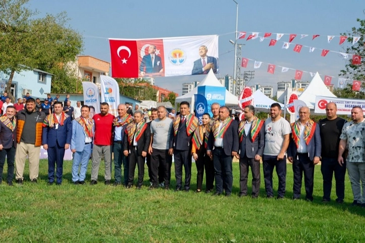 9. Geleneksel İsmet Atlı Karakucak Güreşleri başladı Adana Büyükşehir Belediyesi’nin önemli destek verdiği ve bin civarında güreşçinin