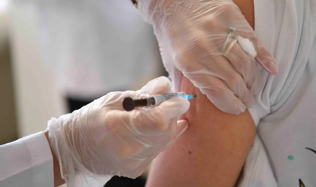 Ankara’da 4 bin 875 doz ücretsiz HPV aşısı uygulandı Ankara Büyükşehir Belediyesi’nin (ABB) yürüttüğü “HPV Aşı Uygulaması Projesi” kapsamında