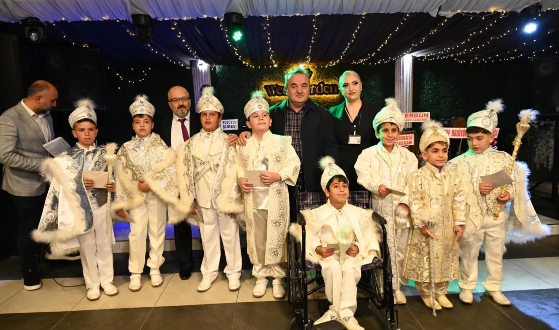 Bilecik Bozüyük’te 65 çocuk erkekliğe ilk adım attı Bilecik’in Bozüyük ilçesinde Sevgi Evi Derneği ve İrem Sultan Derneği