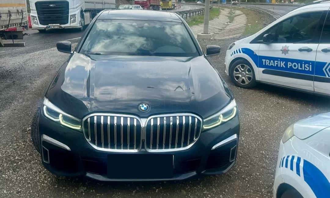 Bilecik Bozüyük’te ikiz plakalı araç operasyonu! Bilecik İl Emniyet Müdürlüğü ekipleri başarılı bir operasyona daha imza