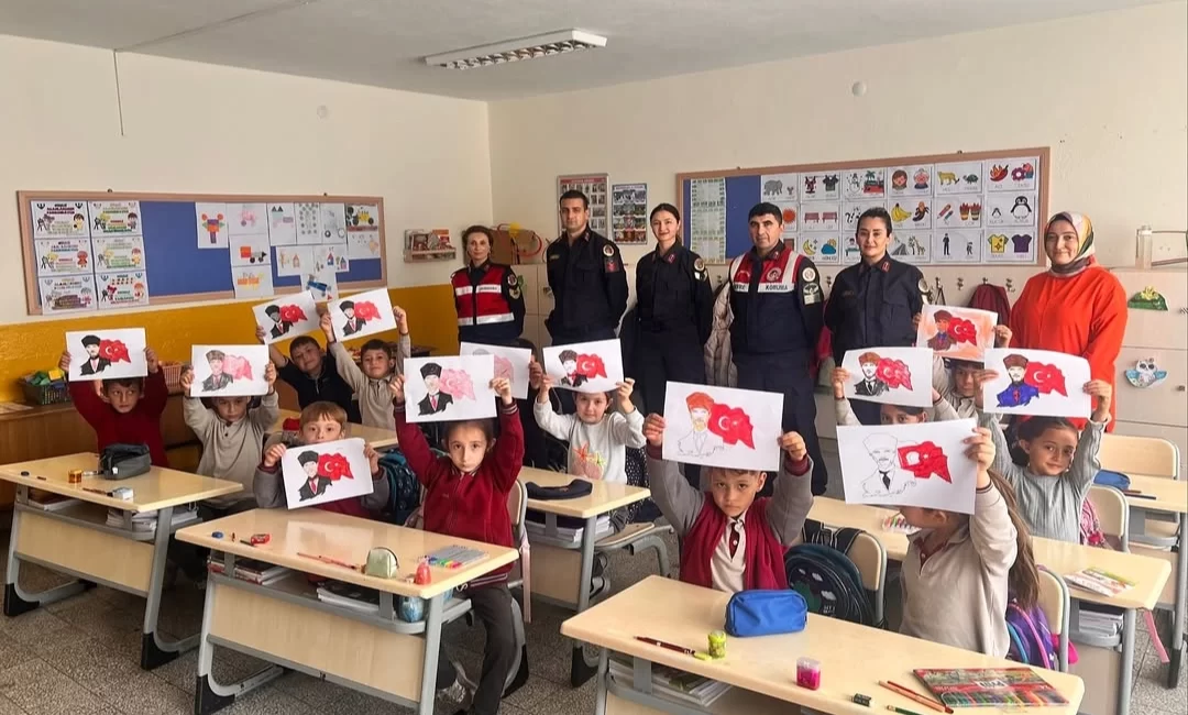 Bilecik Jandarma’dan miniklere güvenlik ve trafik eğitimi Bilecik İl Jandarma Komutanlığı, geleceğin bilinçli bireylerini yetiştirmek amacıyla yürüttüğü