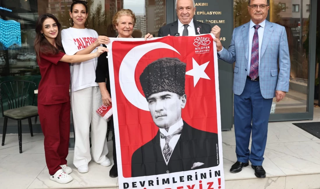 Bursa Nilüfer’de Cumhuriyetin 102’nci yıl heyecanı Nilüfer Belediye Başkanı Şadi Özdemir ve BESOB Başkanı Fahrettin Bilgit,