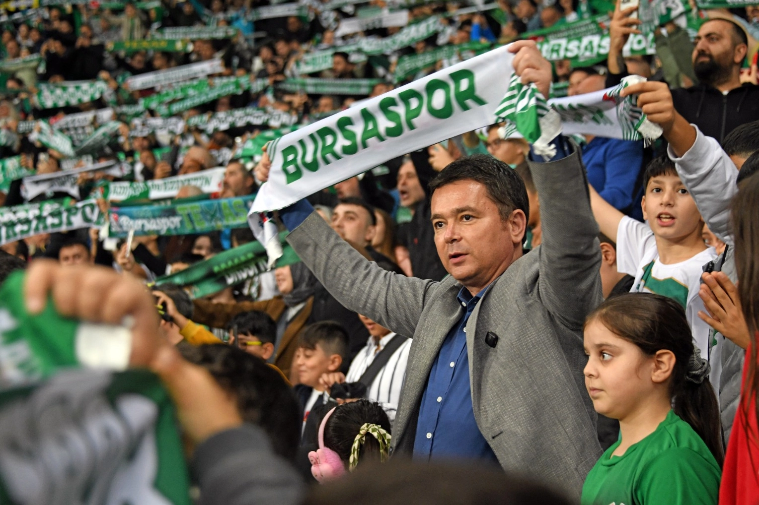 Bursaspor’a göreve geldiği ilk andan itibaren büyük destek olan Osmangazi