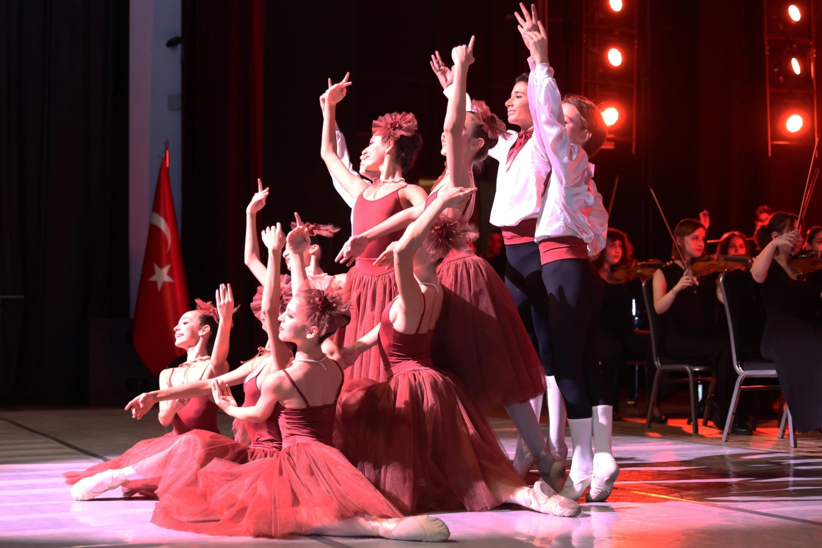 Dokuz Eylül Üniversitesi, Cumhuriyetin 102. yılını görkemli bir sanat şöleniyle