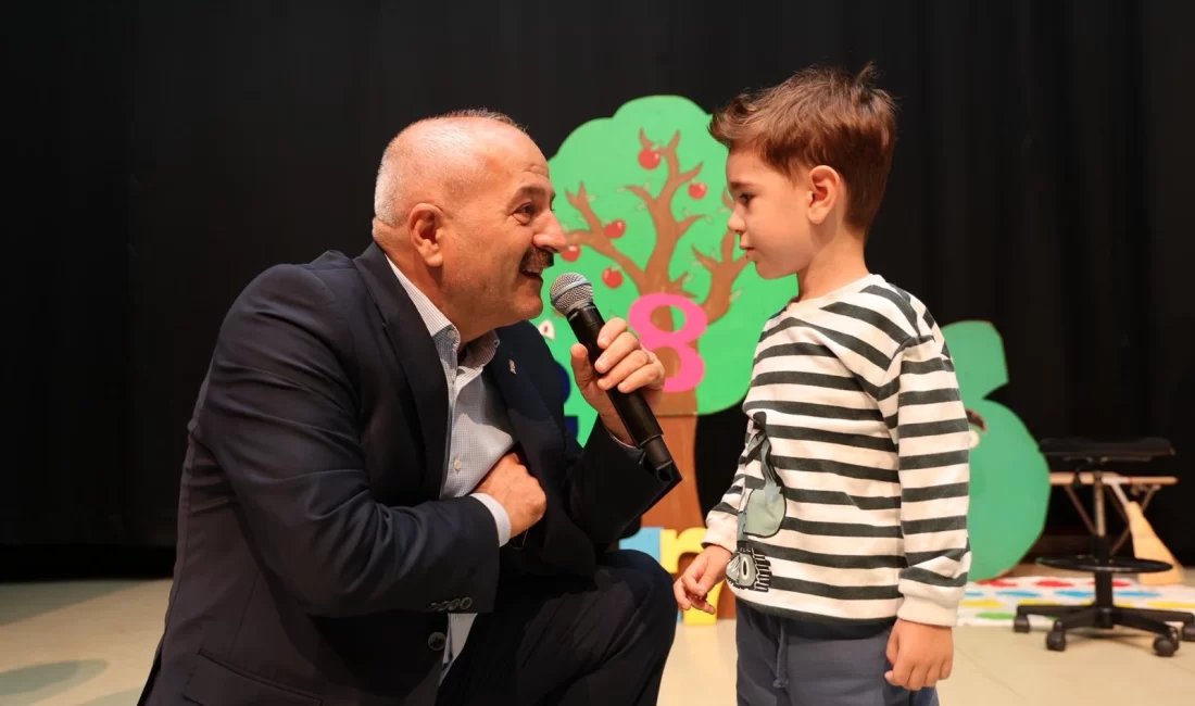 Gebze’de Başkan Büyükgöz’den miniklere sürpriz Gebze Belediyesi’nin kültür sanat etkinlikleri kapsamında Gebze Kültür Merkezi’nde hafta