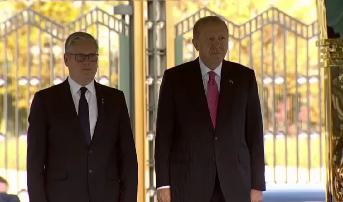 İngiltere Başbakanı Starmer Külliye’de İngiltere Başbakanı Keir Starmer, Türkiye ziyaretinde Cumhurbaşkanlığı Külliyesi önünde düzenlenen