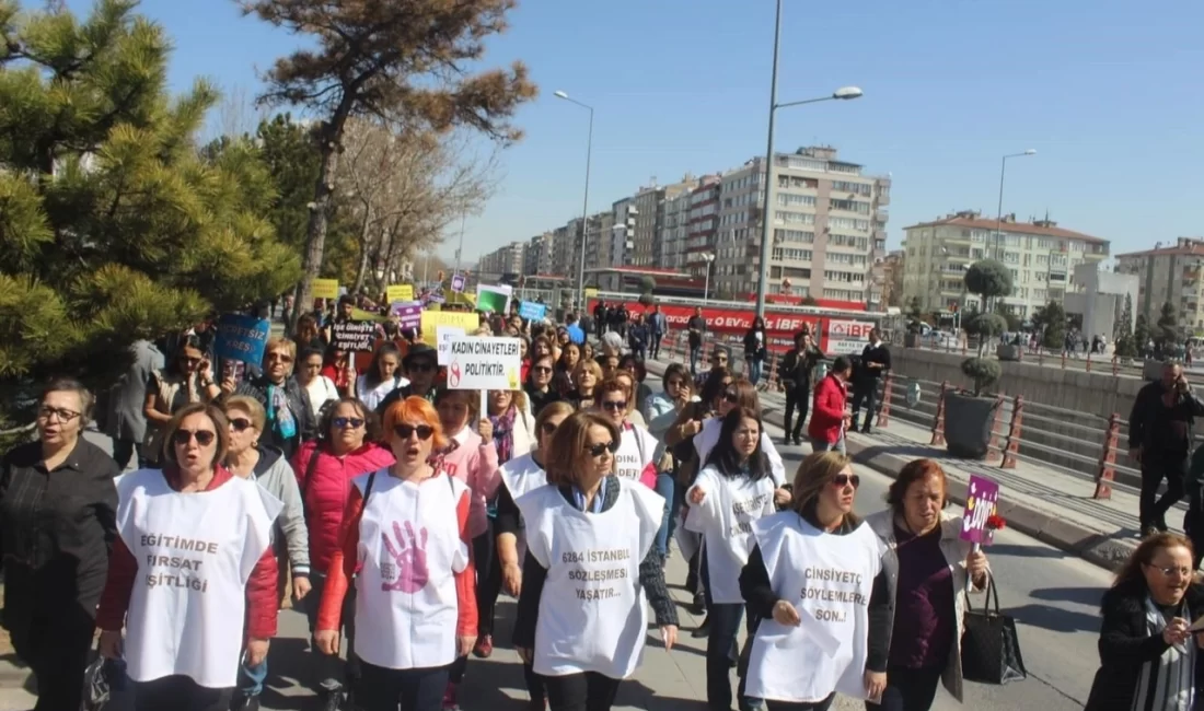 Kadın İşbirliğini Geliştirme Derneği’nden ‘cinayet’ mesajı Kadın İşbirliğini Geliştirme Derneği Başkanı Dr. Sema Karaoğlu, Erciyes Üniversitesi