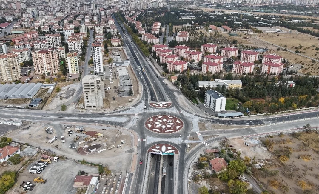 Kayseri Büyükşehir’den çifte bayram müjdesi Kayseri Büyükşehir Belediye Başkanı Dr. Memduh Büyükkılıç, Mehmet Özhaseki Bulvarı