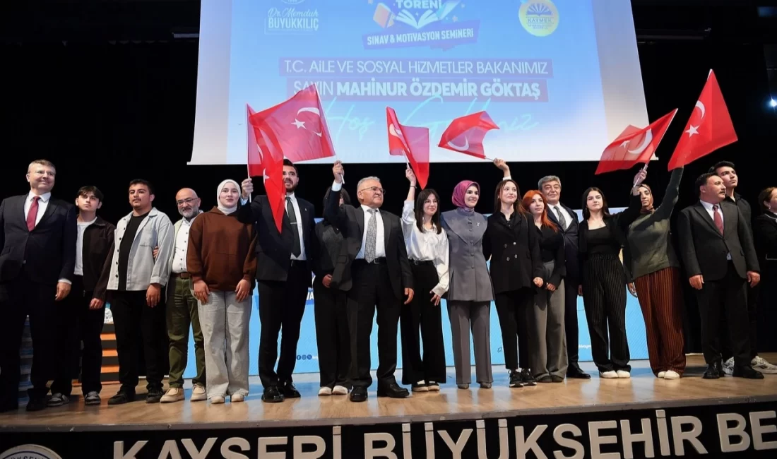 Kayseri Büyükşehir’den öğrencilere kitap desteği Kayseri Büyükşehir Belediye Başkanı Dr. Memduh Büyükkılıç, Aile ve Sosyal