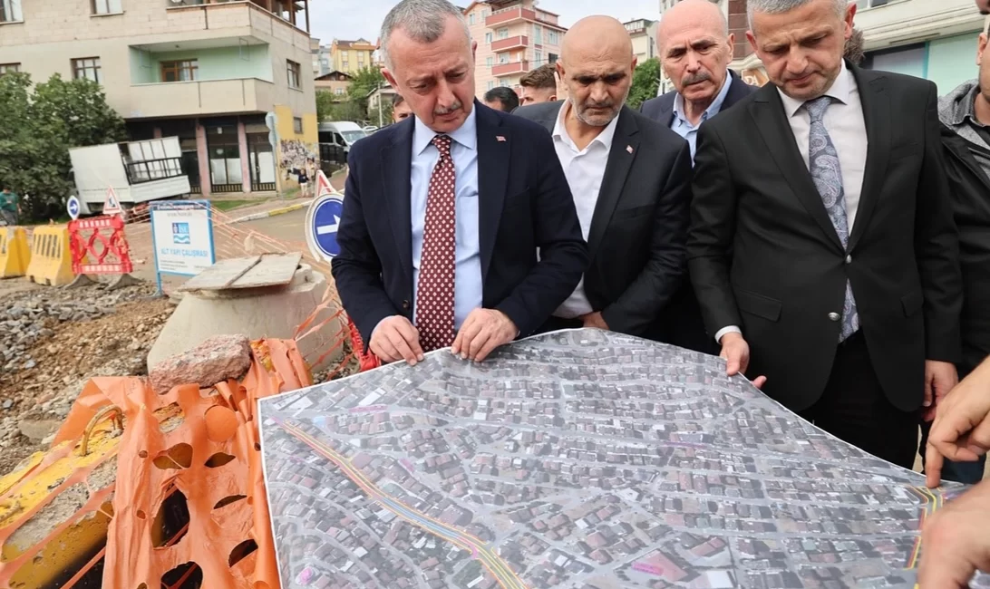 Kocaeli’de Çayırova’da projelere yakın takip Kocaeli Büyükşehir Belediye Başkanı Tahir Büyükakın, Çayırova’da vatandaşlarla buluşarak ilçede