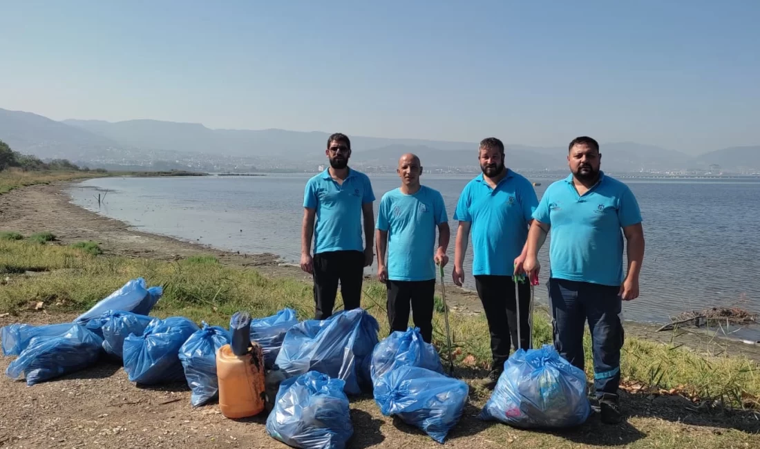 Kocaeli’de sahil temizliği Mavi Takım’dan sorulur Kocaeli Büyükşehir Belediyesi’ne bağlı Mavi Takım ekipleri, sahil şeritlerinde düzenli