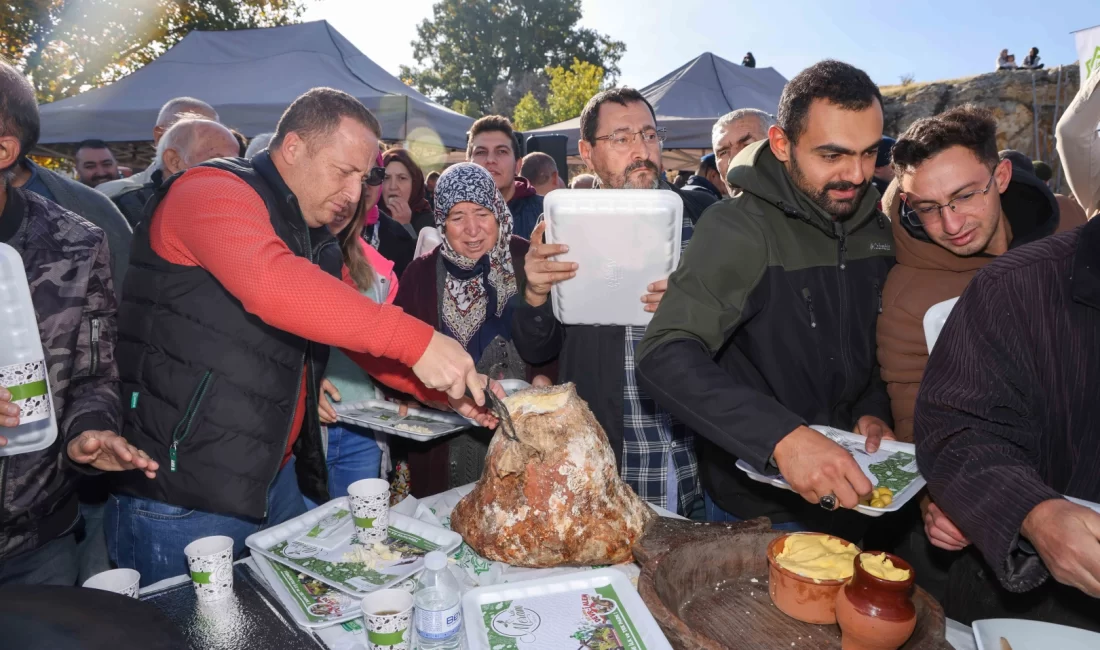 Konya Meram’ın geleneği lezzet şölenine dönüştü Konya Meram’da Kızılören Mahallesi’nin yüzyıllardır sürdürdüğü “Mağaradan Peynir Çıkarma” geleneğine