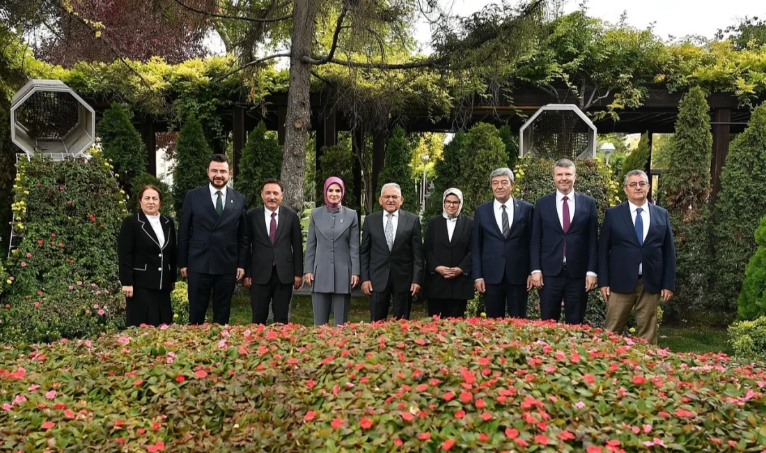 Memduh Büyükkılıç’a Bakan Göktaş’tan övgü Aile ve Sosyal Hizmetler Bakanı Mahinur Özdemir Göktaş, Kayseri Büyükşehir