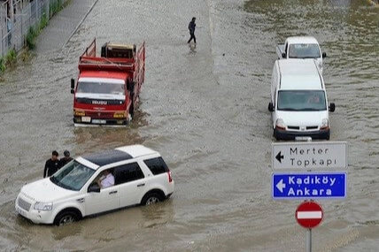 Meteoroloji uyardı: Sel, su baskını, doluya dikkat! Meteoroloji, Marmara’nın kuzeydoğusu, Batı Karadeniz ile Samsun çevrelerinde yerel kuvvetli