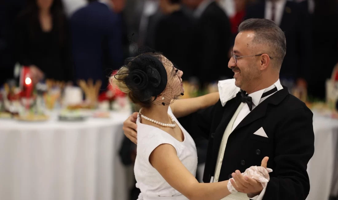 Muğla’da Cumhuriyet Balosu’nda 102 yıllık coşku Muğla Büyükşehir Belediyesi, Cumhuriyet’in 102. yıl dönümünü Türkan Saylan Çağdaş