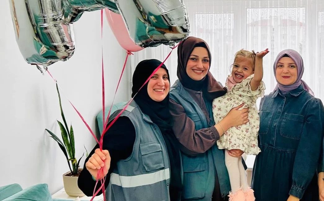 Sakarya’da özel bireylere anlamlı doğum günü sürprizi Sakarya Büyükşehir Belediyesi, özel gereksinimli bireylerin hayatına anlam katan güzel