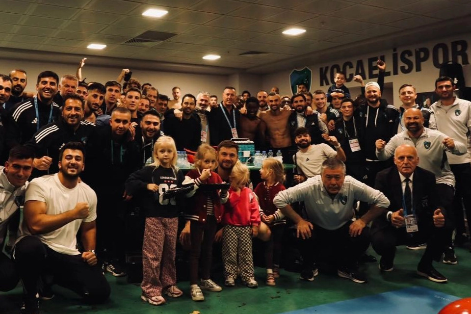 Tahir Büyükakın: “Muhteşem oyun, harika galibiyet!” Kocaeli Büyükşehir Belediye Başkanı Tahir Büyükakın, Kocaelispor’un iç saha maçında