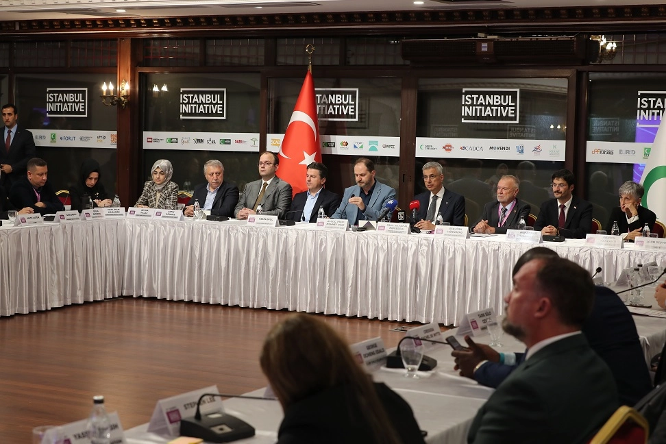 Yeşilay’dan küresel bağımlılıkla mücadelede ortak akıl zirvesi Yeşilay, İstanbul İnisiyatifi Zirvesi’nin 6’ncısını gerçekleştirdi. Sağlık Bakanı Memişoğlu, Yeşilay