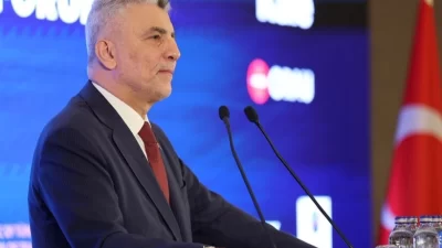 Kahire’ye giden Ticaret Bakanı Ömer Bolat, iki ülke arasındaki kardeşlik