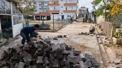 Edirne’de Süloğlu Belediyesi, ilçe genelinde başlattığı kilit parke taş döşeme