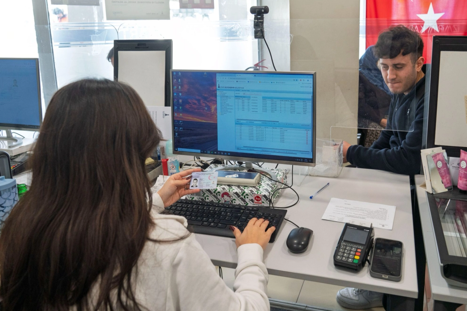 İzmir Büyükşehir Belediyesi, toplu ulaşımda Genç İzmirim Kart dönemini başlattı.