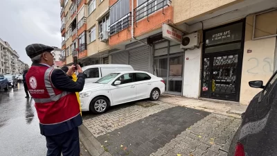 Maltepe Belediyesi afet anında tehlike yaratabilecek klima, direk, elektrik kabloları,