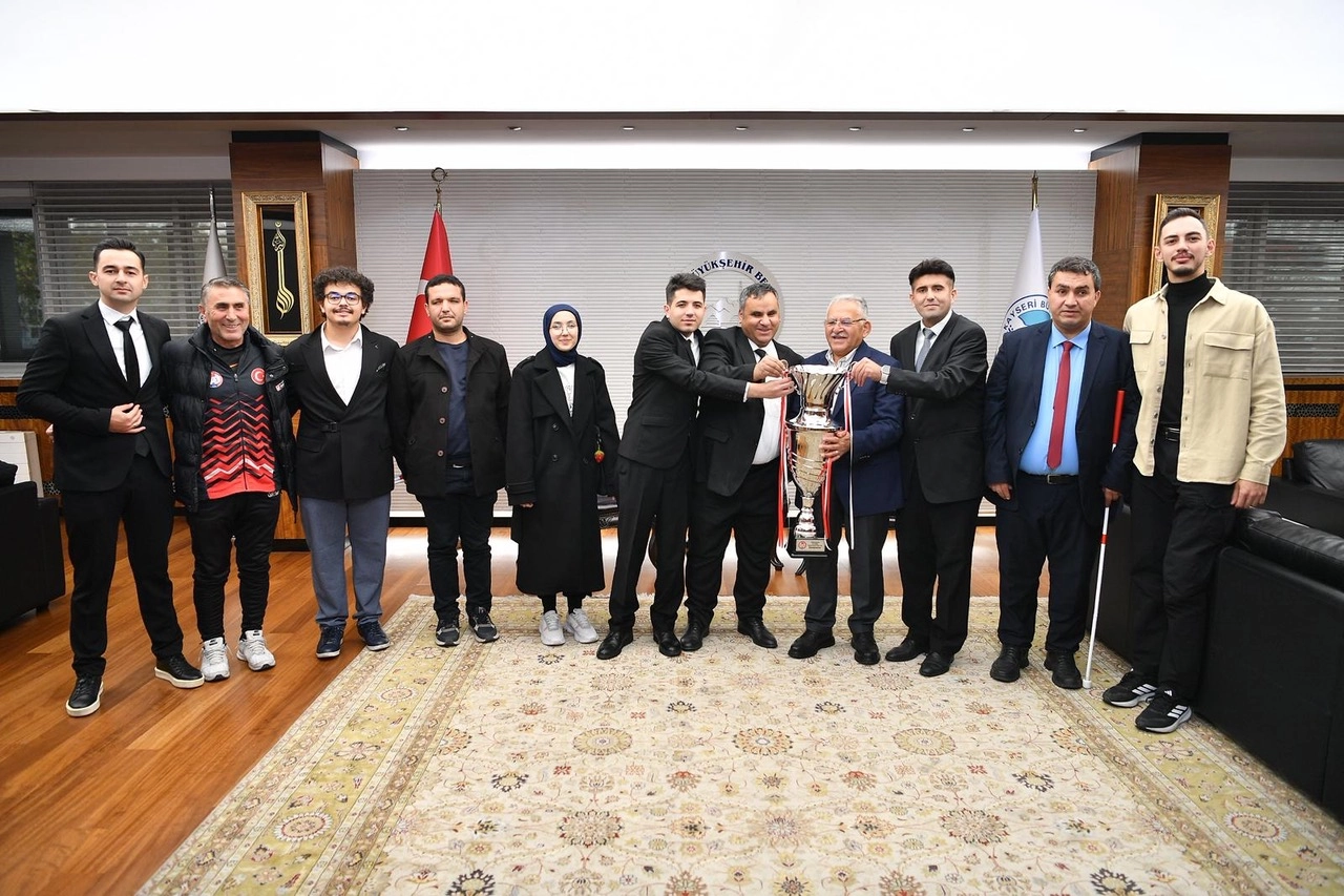 Kayseri Büyükşehir Belediye Başkanı Dr. Memduh Büyükkılıç, Sesi Görenler 1.