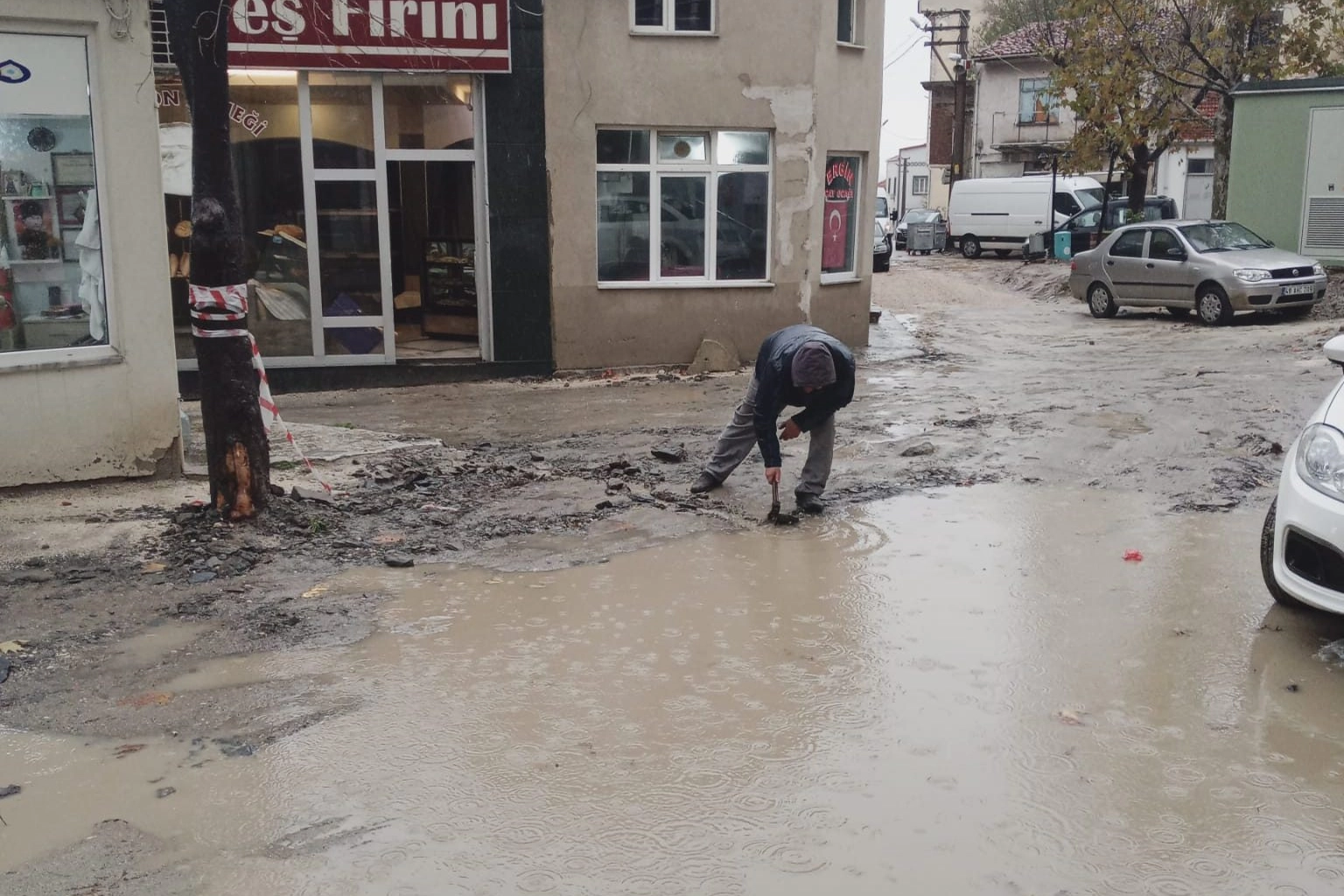 Edirne Keşan’da Yol ve altyapı çalışmaları süren Uğur Mumcu Caddesi,