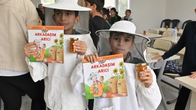 Manisa Büyükşehir Belediyesi, ekosistemin sürdürülebilirliği açısından büyük öneme sahip arıların