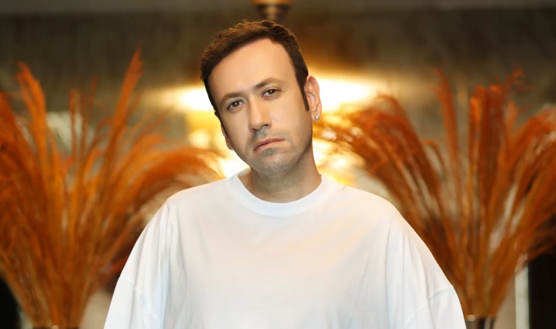 Türk Pop Müziği’nde arka arkaya çıkardığı hit şarkılarla adından sıkça