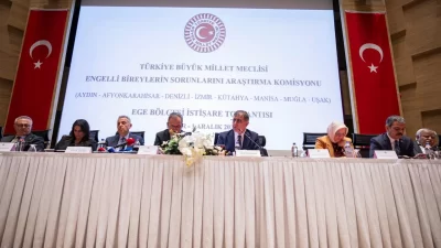 İzmir İktisat Kongresi Binası’nda düzenlenen toplantıda, engelli bireylerin yaşamını kolaylaştıracak