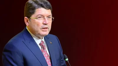 Adalet Bakanı Yılmaz Tunç, Kahramanmaraş’ta bir hastanenin yoğun bakım ünitesinde