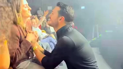 “Evdeyiz Dede” projesiyle Türkiye turnesine başlayan Berkay, İstanbul’da iki gece