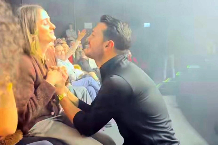 “Evdeyiz Dede” projesiyle Türkiye turnesine başlayan Berkay, İstanbul’da iki gece