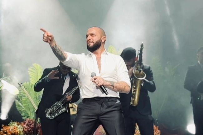 “Evdeyiz Dede” projesiyle Türkiye turnesine başlayan Berkay, Maslak UNIQ İstanbul’daki