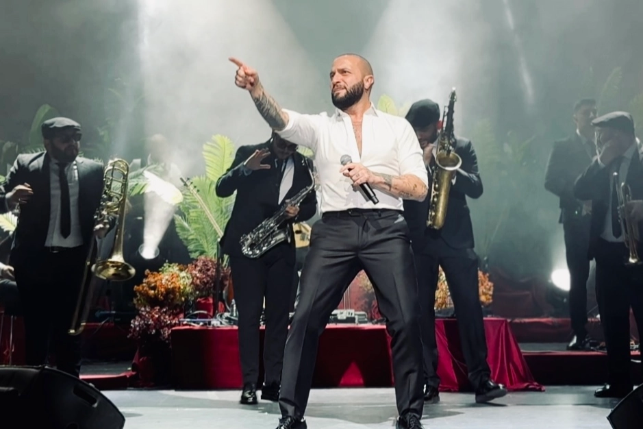 Pop müziğin en sevilen isimlerinden Berkay, “Evdeyiz Dede” Türkiye turnesinin