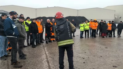 Kocaeli Büyükşehir Belediyesi İtfaiye Dairesi Başkanlığı, yangın eğitimleriyle kamu kurum