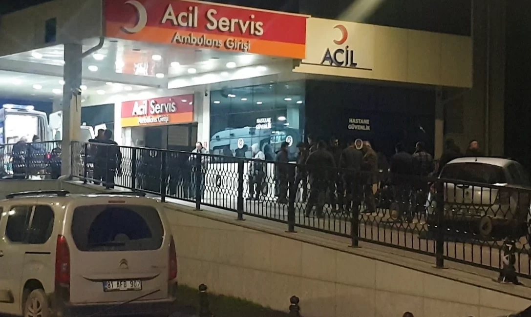 Düzce’de evde babasına ait tabancayla uğraşan 18 yaşındaki genç, silahın
