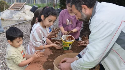 Efes Tarlası Yaşam Köyü’nde kurulan Üretici Pazarı, bu hafta üretici